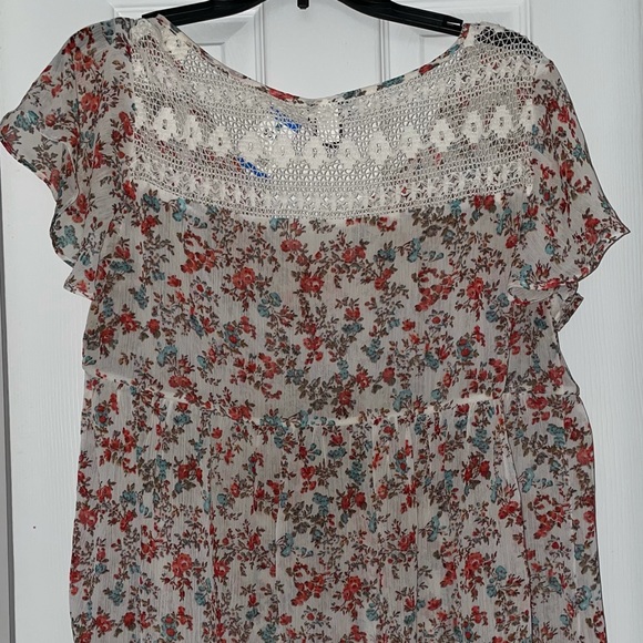Torrid floral semi-sheer blouse short sleeve shirt - Picture 8 of 9